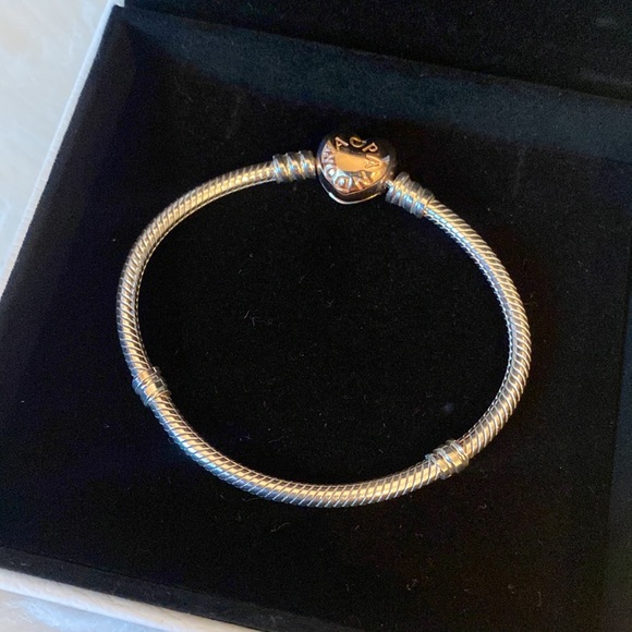 BNIB Pandora Moments Heart Clasp Snake Chain Bracelet! - Picture 12 of 17